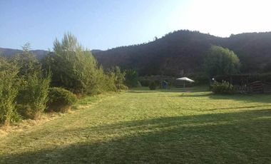 Invierte en felicidad: Venta de parcela en Los Manantiales de Melipilla  con piscina lista para disfrutar en familia.