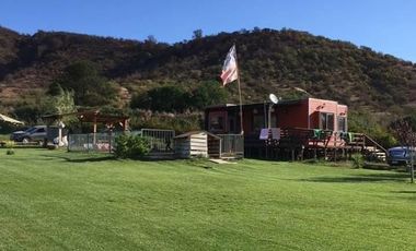 Invierte en felicidad: Venta de parcela en Los Manantiales de Melipilla  con piscina lista para disfrutar en familia.