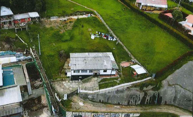 ESPECTACULAR CASA Y LOTE  EN VENTA SOBRE LA VIA