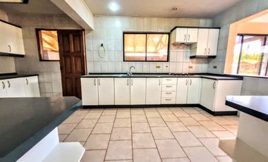 Oportunidad! Gran Casa Sólida 5d/4b Condominio Pr2 Lonquén