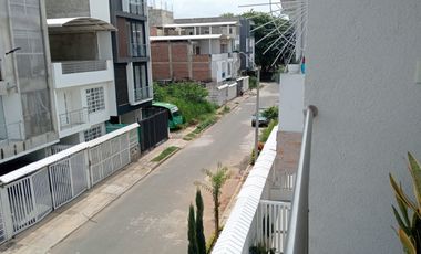 VENDO CASA 3 PLANTAS INDEPENDIENTES , CIUDAD 2000, CALI