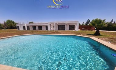 Excelente Parcela Ubicada Condominio Santa Luisa de Los Ingleses en Chicureo, Colina .-