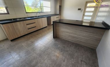 Excelente Parcela Ubicada Condominio Santa Luisa de Los Ingleses en Chicureo, Colina .-