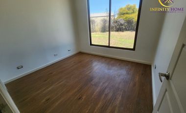 Excelente Parcela Ubicada Condominio Santa Luisa de Los Ingleses en Chicureo, Colina .-