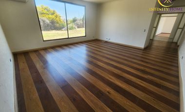 Excelente Parcela Ubicada Condominio Santa Luisa de Los Ingleses en Chicureo, Colina .-