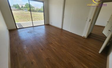 Excelente Parcela Ubicada Condominio Santa Luisa de Los Ingleses en Chicureo, Colina .-