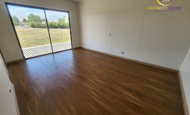 Excelente Parcela Ubicada Condominio Santa Luisa de Los Ingleses en Chicureo, Colina .-
