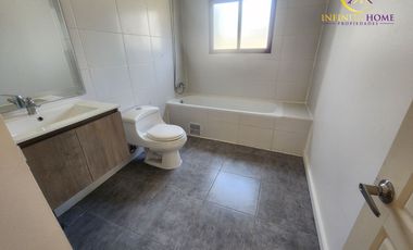 Excelente Parcela Ubicada Condominio Santa Luisa de Los Ingleses en Chicureo, Colina .-