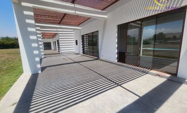 Excelente Parcela Ubicada Condominio Santa Luisa de Los Ingleses en Chicureo, Colina .-