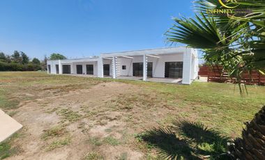 Excelente Parcela Ubicada Condominio Santa Luisa de Los Ingleses en Chicureo, Colina .-