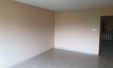 CASA AMUEBLADA EN RENTA. ZONA DORADA DE LEÓN, GTO. FRACC. BALCONES DEL CAMPESTRE