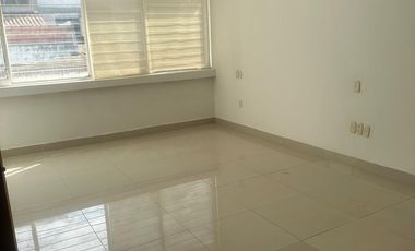 LOCAL COMERCIAL AVENIDAD CERO