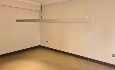 Oficina Remodelada en el Corazón del Barrio El Golf, Las Condes