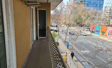 Oficina Remodelada en el Corazón del Barrio El Golf, Las Condes