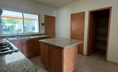 Hermosa residencia en la vista country club