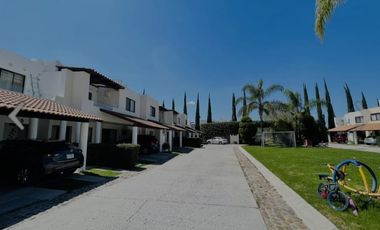 CASA EN VENTA DE OPORTUNIDAD EN TROJES DEL NORTE I