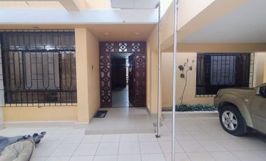 AMPLIA CASA EN VENTA O ALQUILER – URB. MIRAFLORES CASTILLA -PIURA