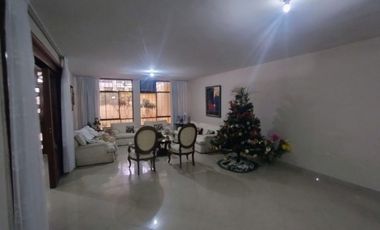 AMPLIA CASA EN VENTA O ALQUILER – URB. MIRAFLORES CASTILLA -PIURA