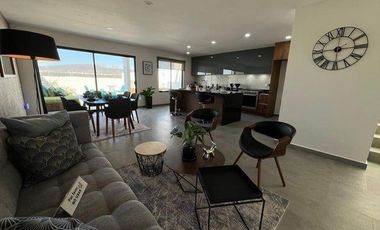 Zákia. Departamento en planta alta con 3 recámaras - VENTA