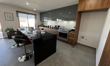 Zákia. Departamento en planta alta con 3 recámaras - VENTA