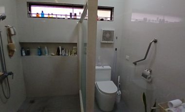 RUSH SALE! 4-6 Bedroom House in Vista Valley Executive Village, Marikina