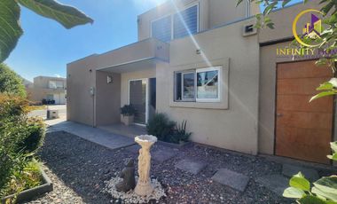 Hermosa Casa con Piscina Condominio Ecoterraneo Til Til