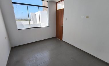 VENDO LINDA CASA EN ALTOS DEL VALLE MOCHE (ALORA)