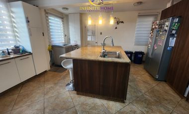 Espectacular Casa  en Alto el Manzano Til-Til.