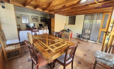 Hermosa  Casa con Local Comercial en Alto el Manzano Til-Til.