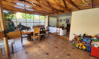 Hermosa  Casa con Local Comercial en Alto el Manzano Til-Til.