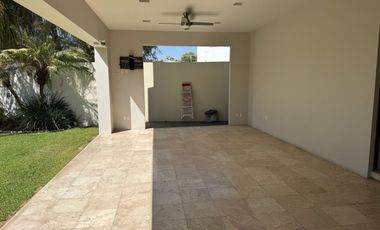 PRECIOSA RESIDENCIA EN EL FRACC PARAÍSO COUNTRY CLUB