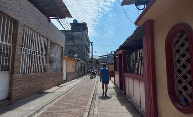 VENTA DE CASA DE 3 NIVELES CON TERRAZA EN FLORESTA 1. SUR DE GUAYAQUIL