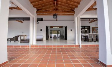 TE ALQUILO LINDA FINCA LOS NARANJOS LLAMANOS AL3219282302 ESCLUISVAS INSTALACIONES TE ESPERAMOS.