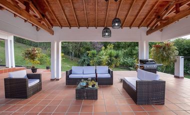 TE ALQUILO LINDA FINCA LOS NARANJOS LLAMANOS AL3219282302 ESCLUISVAS INSTALACIONES TE ESPERAMOS.