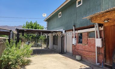 Leon Propiedades vende casa en Curacaví Centro.