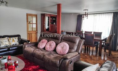 Leon Propiedades vende casa en Curacaví Centro.