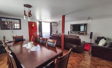 Leon Propiedades vende casa en Curacaví Centro.