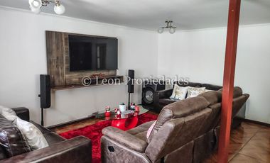 Leon Propiedades vende casa en Curacaví Centro.