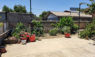 Leon Propiedades vende casa en Curacaví Centro.