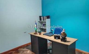 Leon Propiedades vende casa en Curacaví Centro.