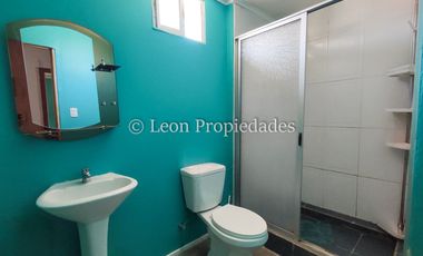 Leon Propiedades vende casa en Curacaví Centro.