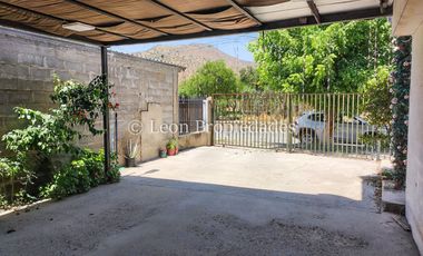 Leon Propiedades vende casa en Curacaví Centro.