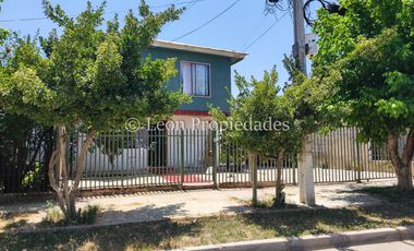 Leon Propiedades vende casa en Curacaví Centro.