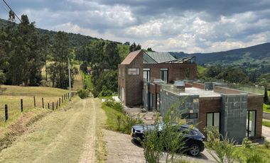 Venta de Casa Lote en la Calera