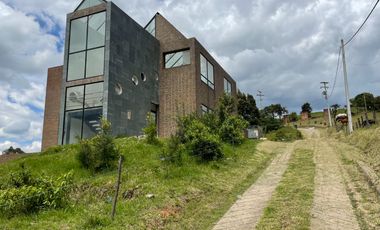Venta de Casa Lote en la Calera