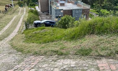 Venta de Casa Lote en la Calera