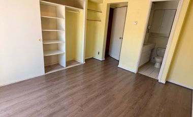 Casa a pasos Municipalidad Peñalolén y principales avenidas