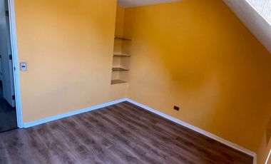 Casa a pasos Municipalidad Peñalolén y principales avenidas