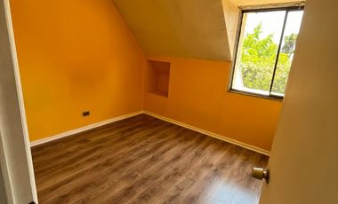 Casa a pasos Municipalidad Peñalolén y principales avenidas