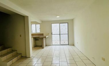 CASA SEMINUEVA , CON ASOMBROSA DISTRIBUCION